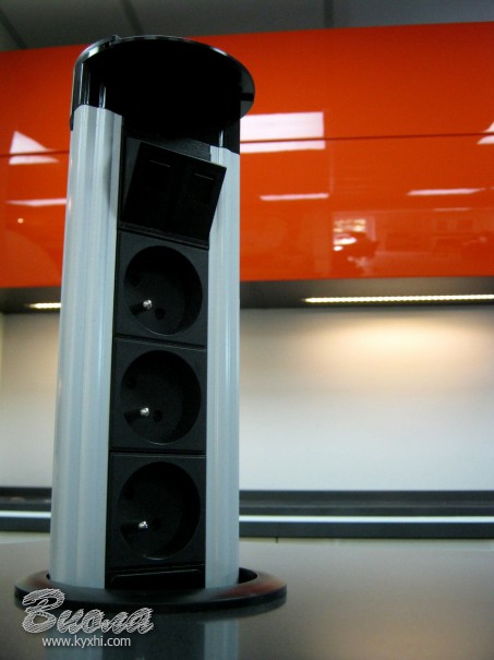 выдвижной блок розеток